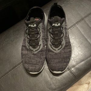 Men’s Fila sz 8 shoes